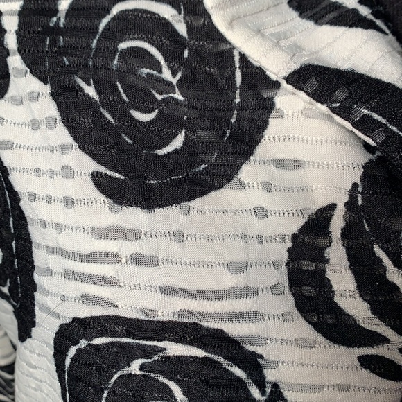 🖤🤍Andria Lieu long sleeve burnout jacket Size Medium - Picture 5 of 8